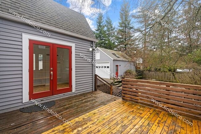 Building Photo - Spacious Pet Friendly Cape Cod in Multnomah Village with detached garage!