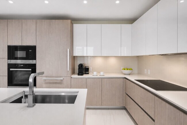 Building Photo - 3100 N Ocean Dr