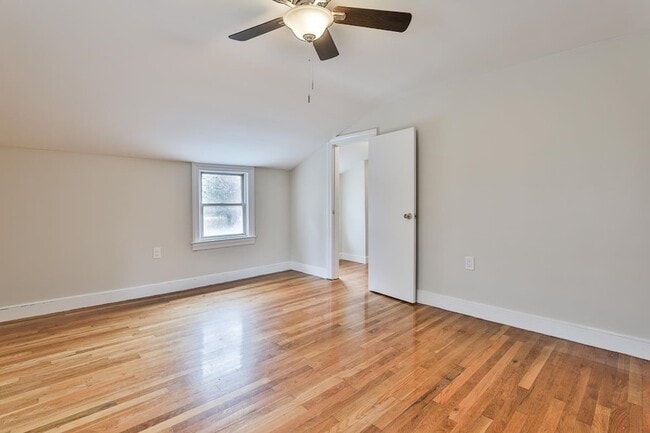 Building Photo - 139 Greeley St