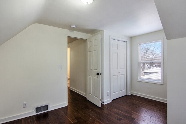 Building Photo - 218 E Milham Ave