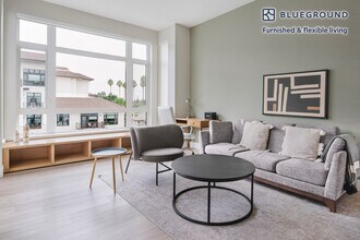 Building Photo - 555 E Evelyn Ave