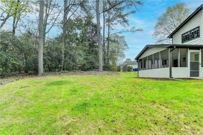Building Photo - 1450 Cedarhurst Dr