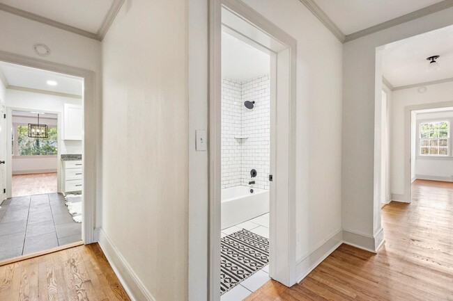 Building Photo - 2014 Golf Terrace Dr