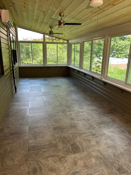 Building Photo - 600 Villard Dr