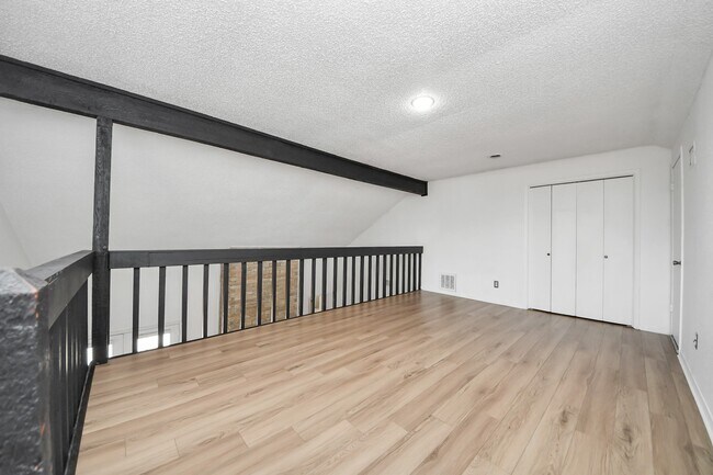 Building Photo - 6230 Grandvale Dr