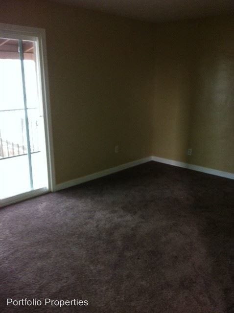 Building Photo - 811 1/2 Woodrow Ave