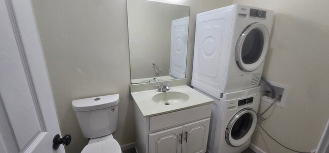 Building Photo - 260 Birchwood Dr