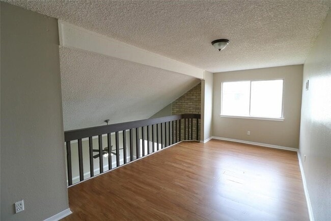 Building Photo - 6111 Briar Glade Dr