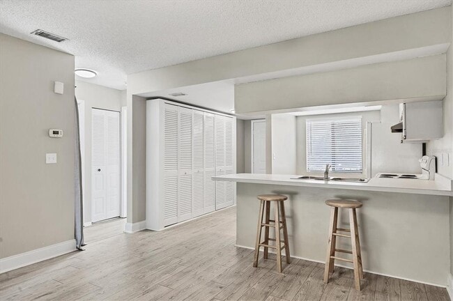 Building Photo - 7866 Eagle Creek Dr
