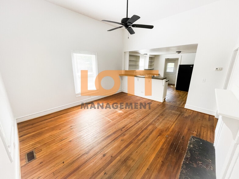 Building Photo - 6 Pelzer St
