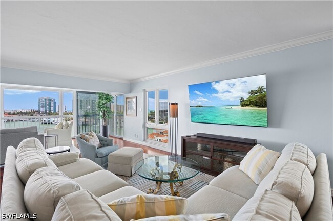 Building Photo - 250 Park Shore Dr
