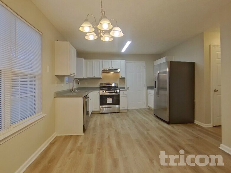 Building Photo - 915 Riley Farm Ln