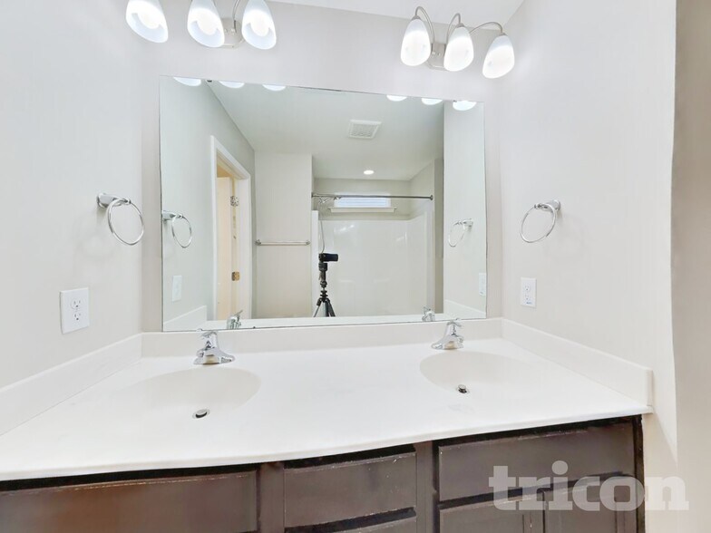 Building Photo - 144 Yadkin St