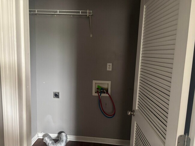 Building Photo - 180 Coachman Ct