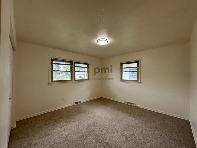 Building Photo - 2627 W 60th Dr