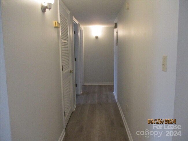 Building Photo - 120 Briarcliff Dr