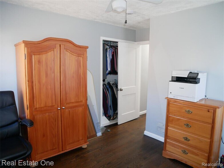 Building Photo - 2881 Ellwood Ave