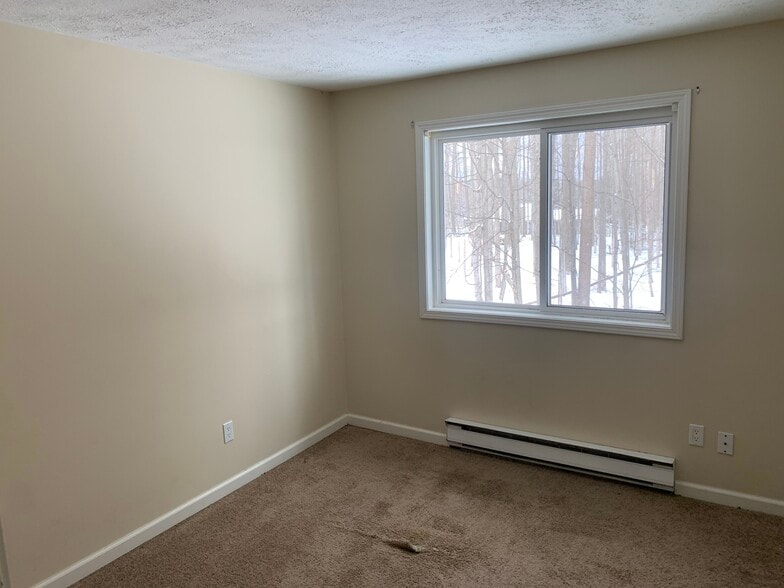 Bedroom 2 - 4469 Manhattan W