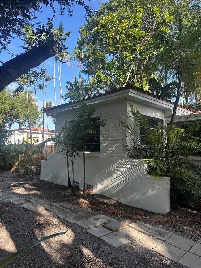 Building Photo - 6230 SW 49th St