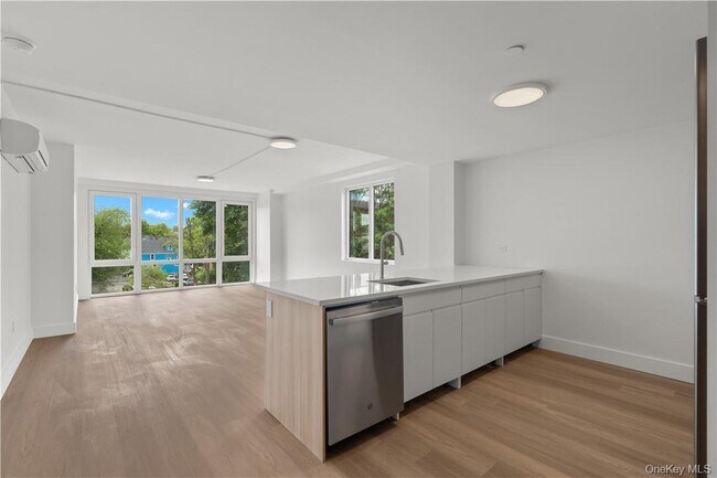 Building Photo - Ten Lyon Pl