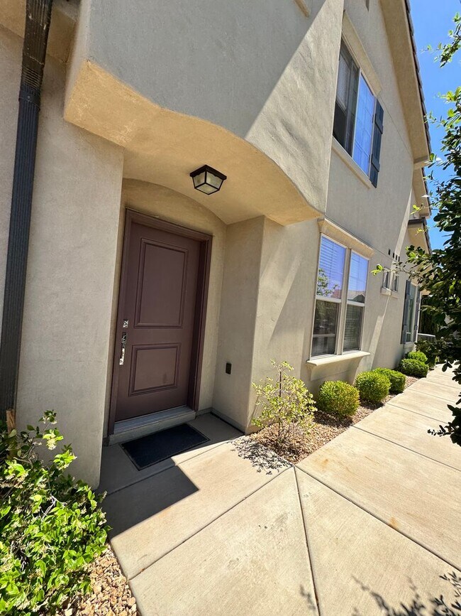 Building Photo - Pet Friendly!! Fresh and Clean!!  Ready to go!