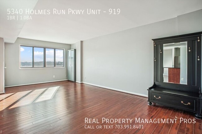 Building Photo - Stylish, Updated Condo Near Metro — All Ut...