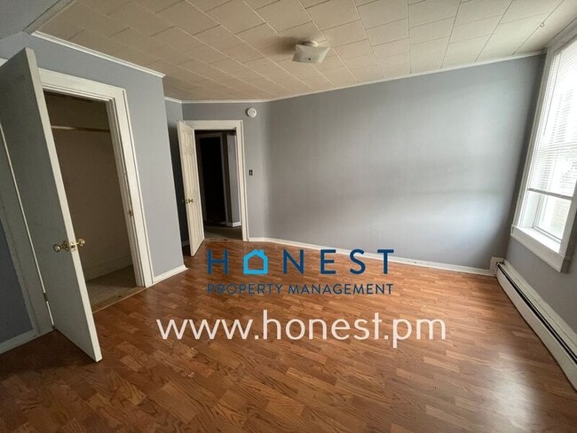 Building Photo - 8 Lasalle St