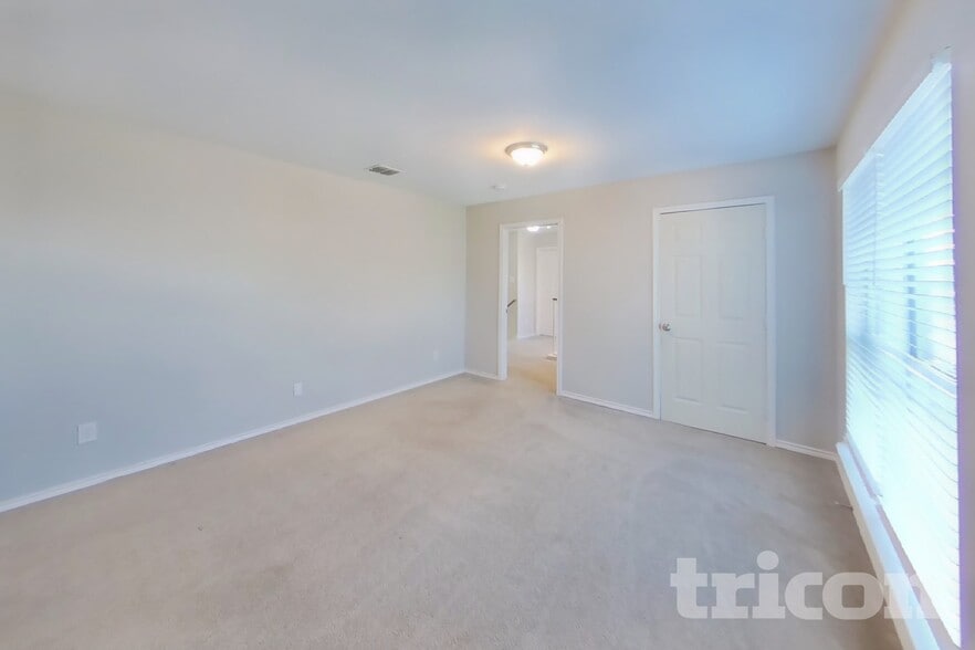 Building Photo - 10411 Trotters Bay