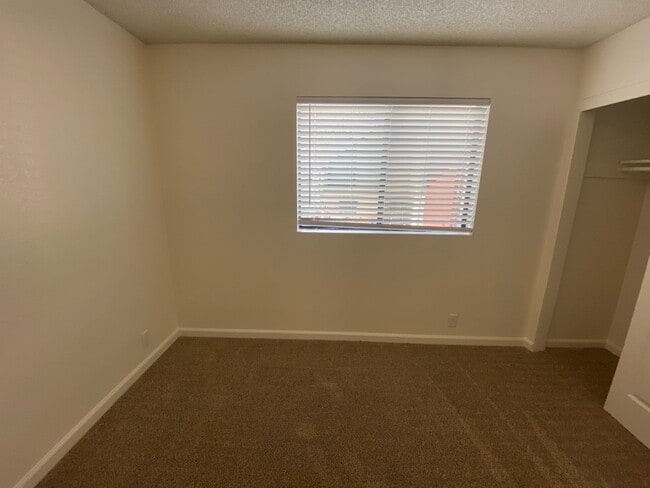 Building Photo - La Tierra Garden Apartment (29)