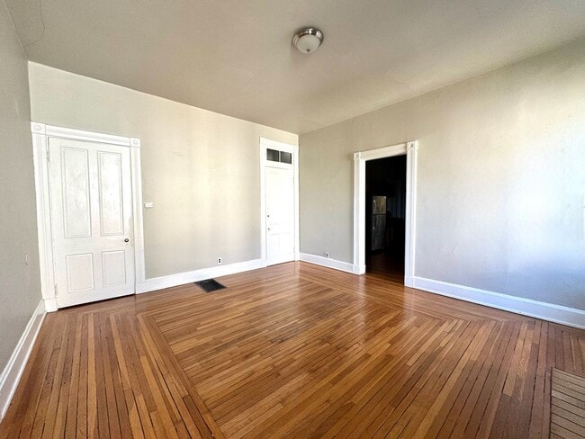 Building Photo - 30 Conklin St