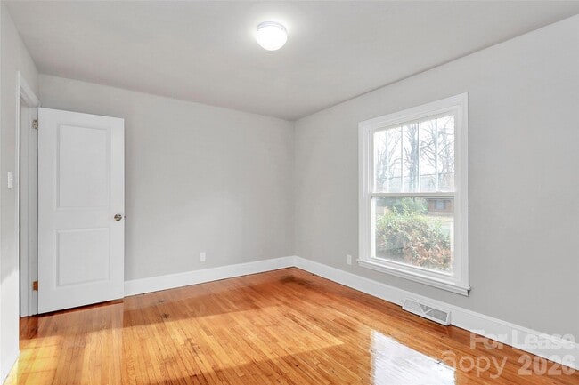 Building Photo - 1415 Springwood Ln