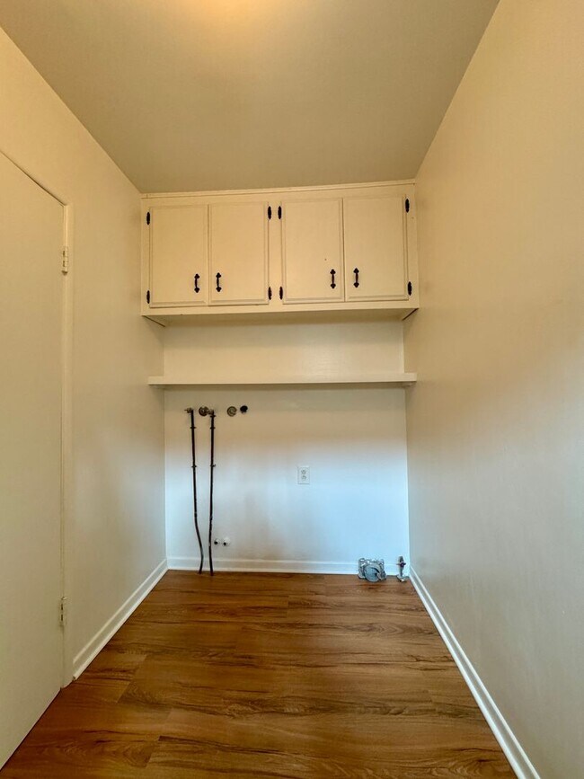 Building Photo - Charming 4-Bedroom Home on a Quiet Tree-Lined Street in Valley Glen