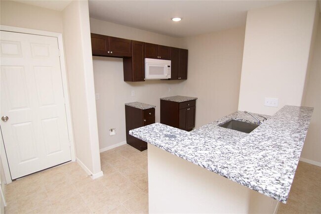 Building Photo - 12039 Clifton Oaks Dr