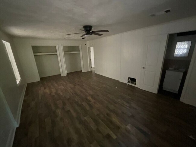 Building Photo - 2835 Comfort St