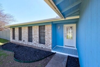 Building Photo - 801 Salem Ln