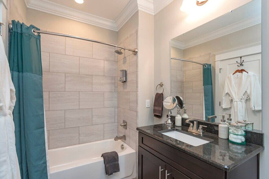 Building Photo - 1415 Shelby Ave