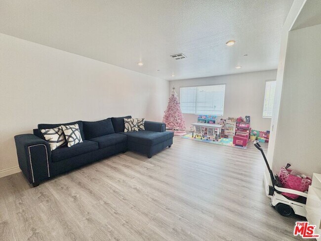 Building Photo - 14412 Kiwi Ln