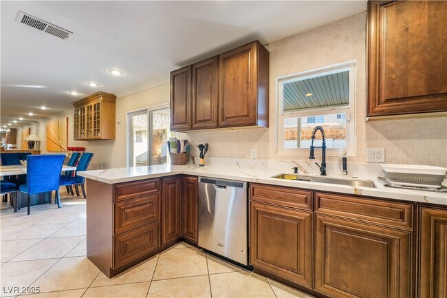 Building Photo - 2419 E Vegas Valley Dr