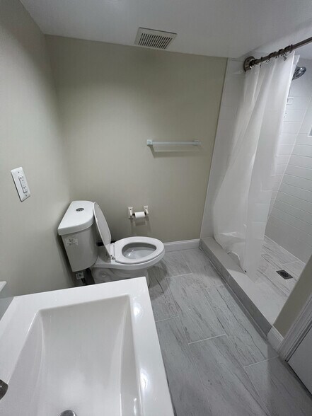 Building Photo - 7441 Convair Dr