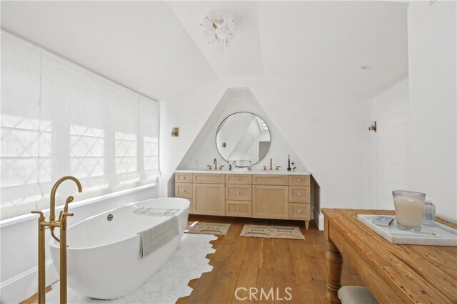 Building Photo - 464 Holly St