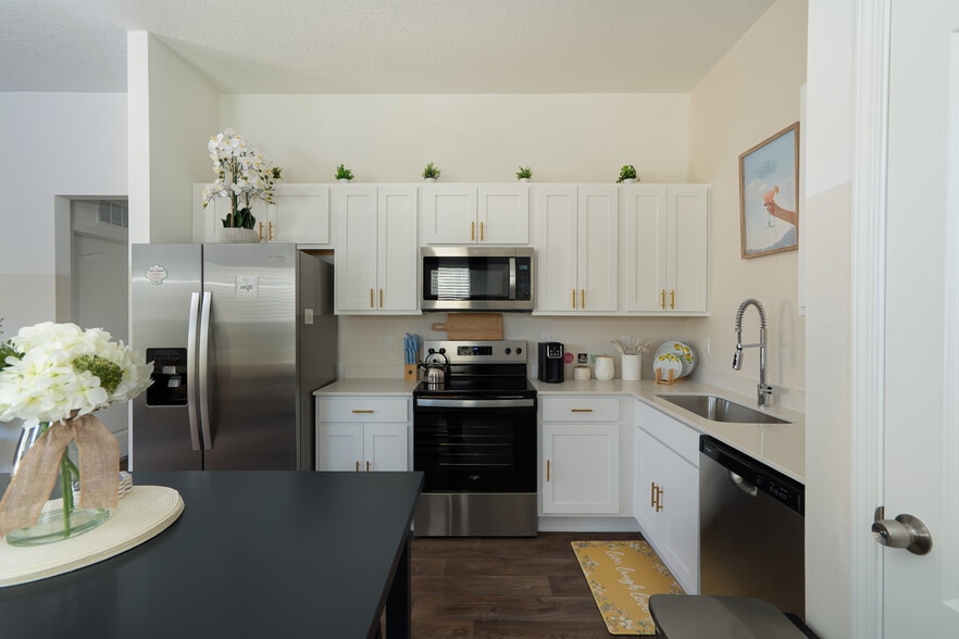 Building Photo - 17 Evermore Ct