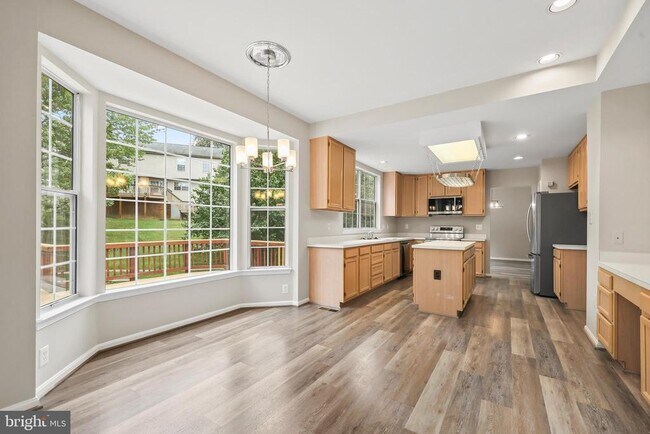 Building Photo - 18865 Crossroads Ct