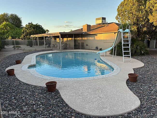 Building Photo - 3625 E Garden Dr