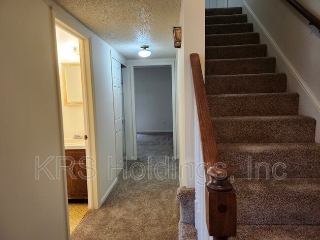 Building Photo - 1129 Mountain View Dr