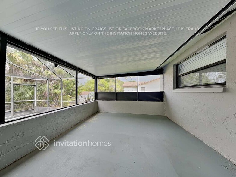 Building Photo - 16033 Villa Dr