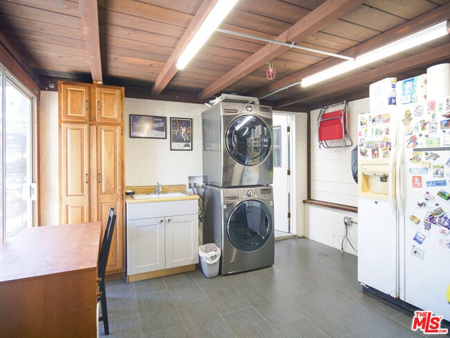 Building Photo - 11364 Malat Way