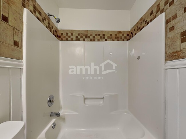 Building Photo - 3023 Laurelwood Dr