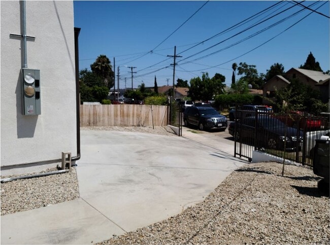 Building Photo - 33(1635)