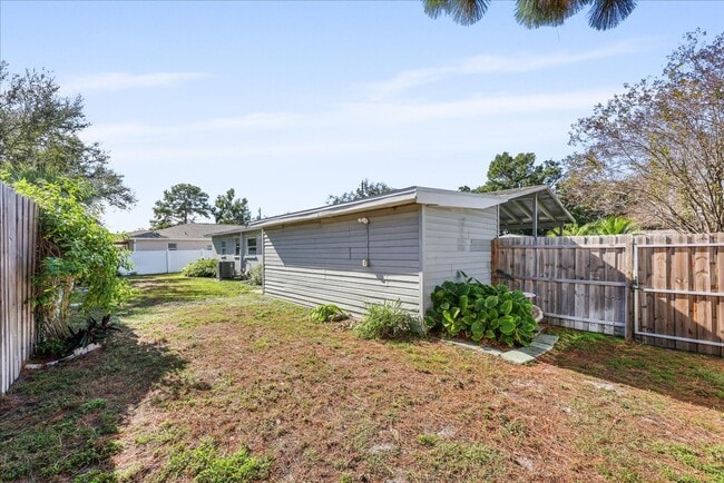 Building Photo - Beautiful and Upgraded 3/3 in South Tampa! Available Now!