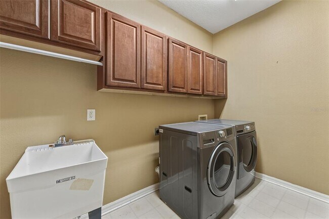 Building Photo - 7310 Brightwater Oaks Dr